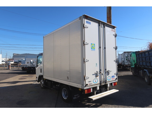 いすゞエルフアルミバン小型（2t・3t）[写真02]