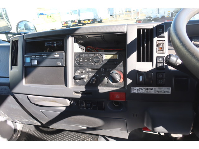 いすゞエルフアルミバン小型（2t・3t）[写真35]