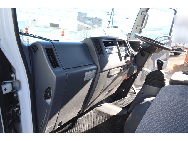 いすゞエルフアルミバン小型（2t・3t）[写真40]