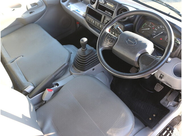 日野デュトロ平ボディ小型（2t・3t）[写真25]