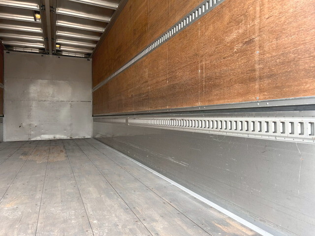 UDトラックスコンドルアルミウイング中型（4t）[写真12]