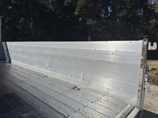 三菱ふそうキャンターアルミブロック小型（2t・3t）[写真13]