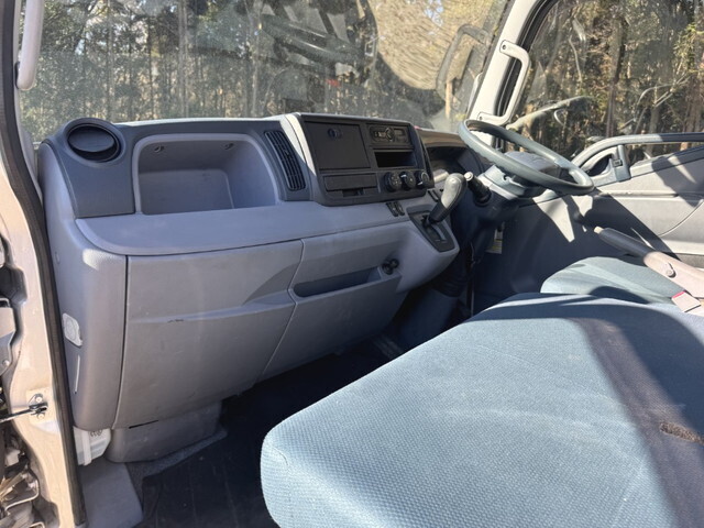 三菱ふそうキャンターアルミブロック小型（2t・3t）[写真22]