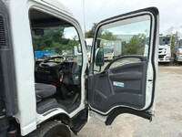 いすゞエルフ冷凍車（冷蔵車）小型（2t・3t）[写真19]