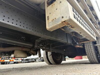 いすゞエルフ冷凍車（冷蔵車）小型（2t・3t）[写真24]