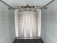 いすゞエルフ冷凍車（冷蔵車）小型（2t・3t）[写真33]