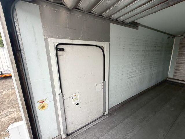 いすゞエルフ冷凍車（冷蔵車）小型（2t・3t）[写真36]