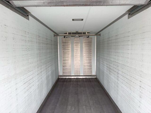 いすゞエルフ冷凍車（冷蔵車）小型（2t・3t）[写真38]