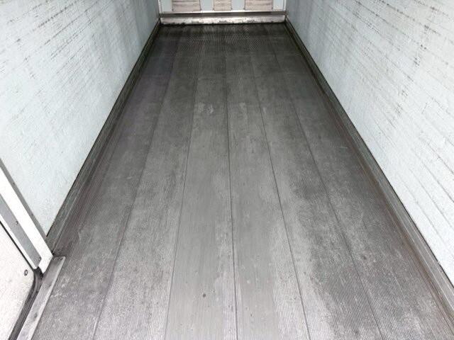 いすゞエルフ冷凍車（冷蔵車）小型（2t・3t）[写真39]