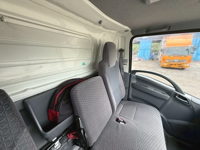 いすゞエルフ冷凍車（冷蔵車）小型（2t・3t）[写真09]