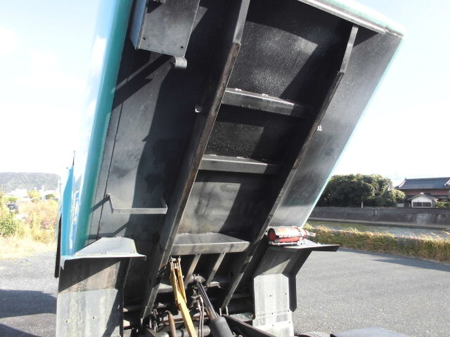 いすゞエルフパッカー車（塵芥車）小型（2t・3t）[写真12]