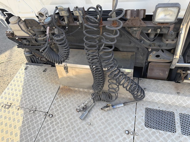 日野プロフィアトレーラーヘッド（トラクターヘッド）大型（10t）[写真25]