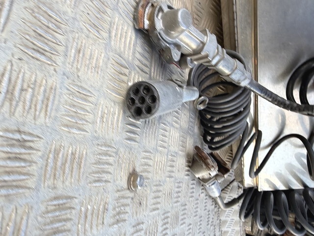 日野プロフィアトレーラーヘッド（トラクターヘッド）大型（10t）[写真26]