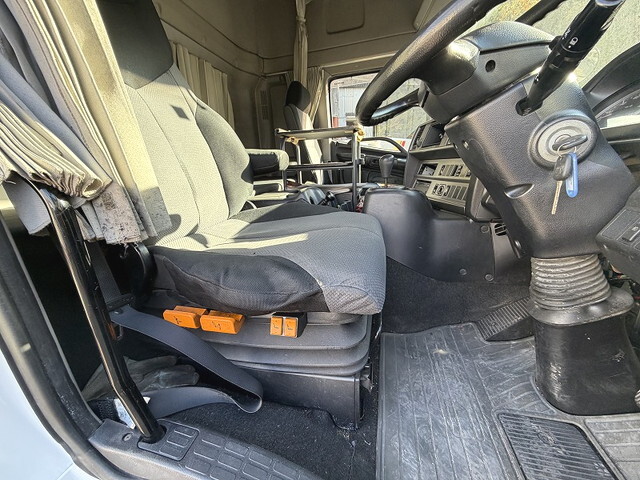 日野プロフィアトレーラーヘッド（トラクターヘッド）大型（10t）[写真28]