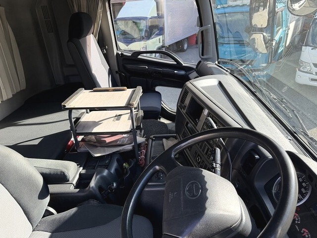 日野プロフィアトレーラーヘッド（トラクターヘッド）大型（10t）[写真30]