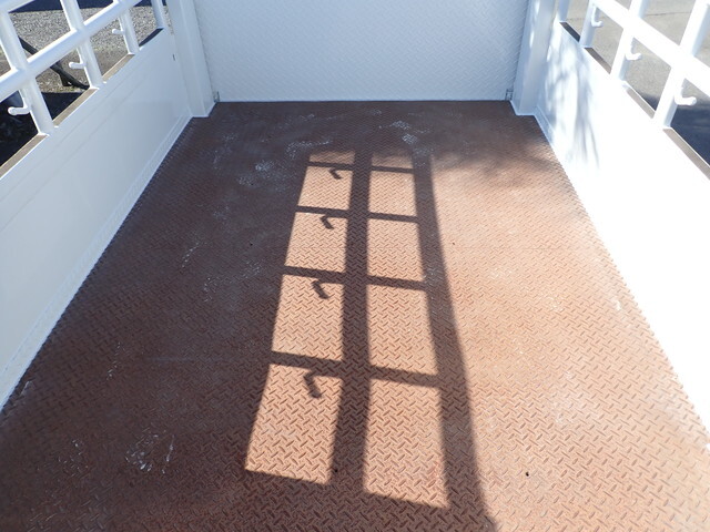 いすゞエルフ平ボディ小型（2t・3t）[写真13]