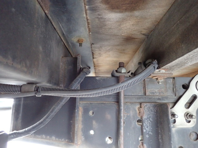 いすゞエルフ平ボディ小型（2t・3t）[写真21]