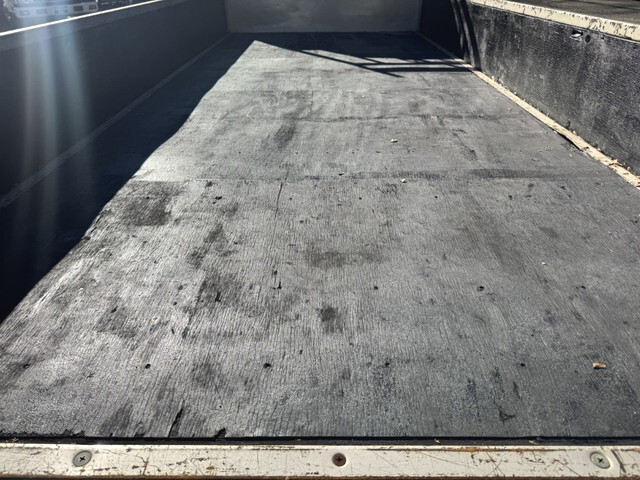 三菱ふそうキャンター平ボディ小型（2t・3t）[写真10]