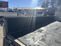 三菱ふそうキャンター平ボディ小型（2t・3t）[写真12]