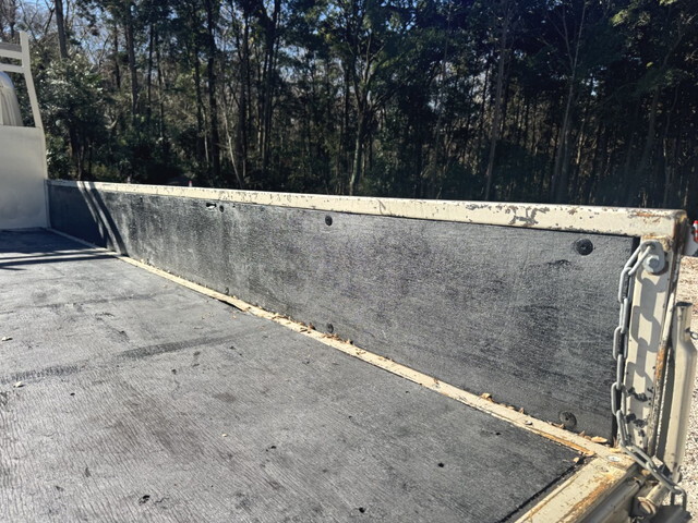 三菱ふそうキャンター平ボディ小型（2t・3t）[写真12]