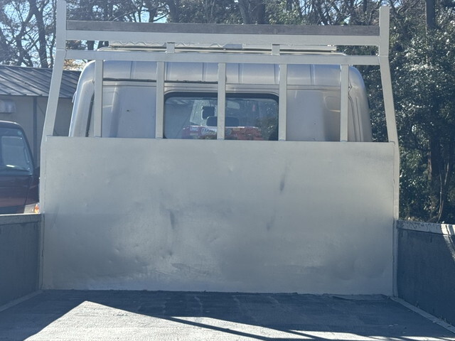 三菱ふそうキャンター平ボディ小型（2t・3t）[写真13]