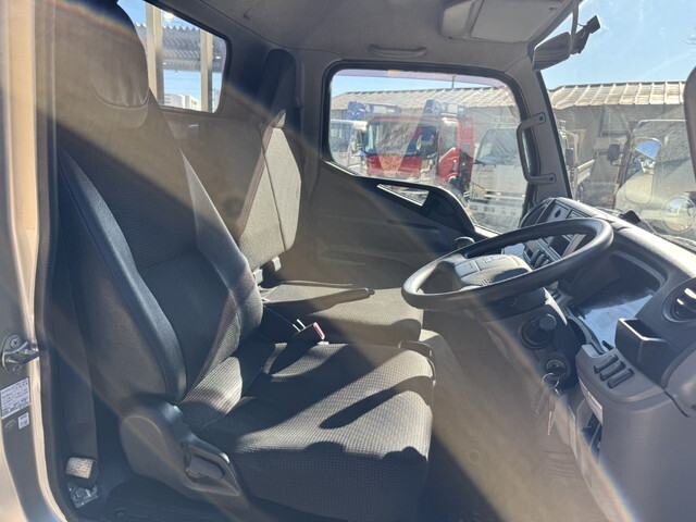 三菱ふそうキャンター平ボディ小型（2t・3t）[写真14]