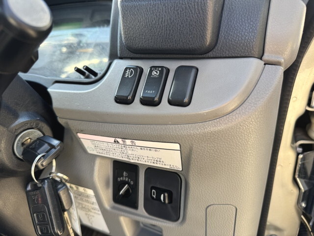 三菱ふそうキャンター平ボディ小型（2t・3t）[写真15]