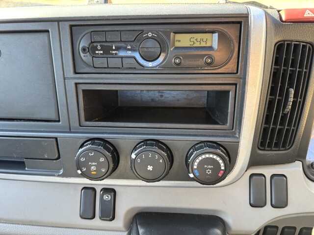 三菱ふそうキャンター平ボディ小型（2t・3t）[写真19]