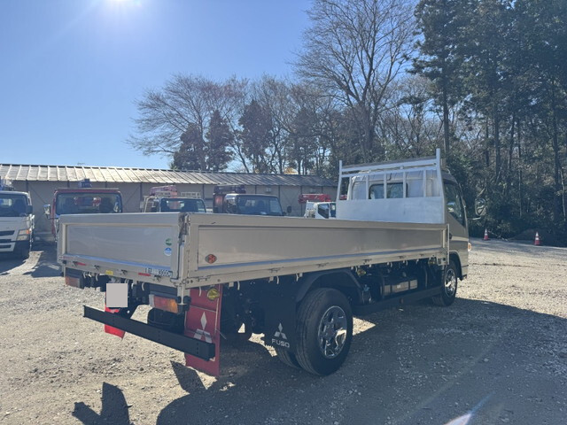 三菱ふそうキャンター平ボディ小型（2t・3t）[写真02]