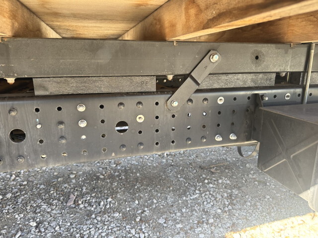 三菱ふそうキャンター平ボディ小型（2t・3t）[写真28]