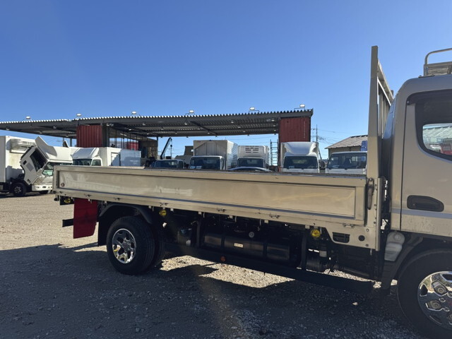 三菱ふそうキャンター平ボディ小型（2t・3t）[写真06]