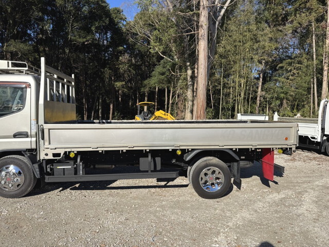 三菱ふそうキャンター平ボディ小型（2t・3t）[写真08]