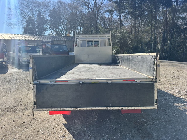 三菱ふそうキャンター平ボディ小型（2t・3t）[写真09]