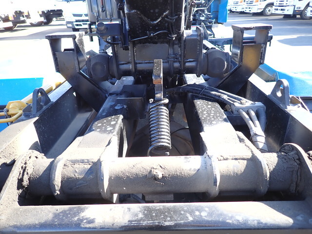 三菱ふそうキャンターコンテナ専用車小型（2t・3t）[写真12]