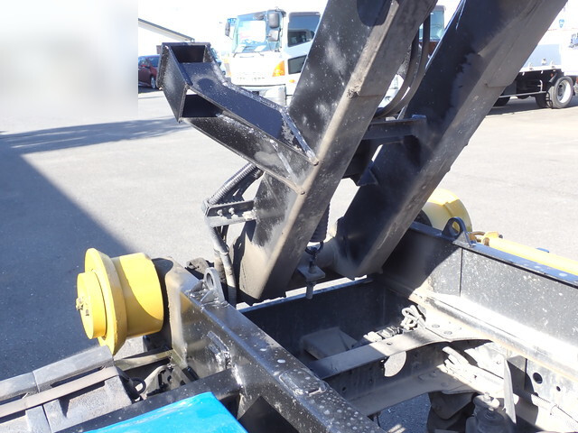 三菱ふそうキャンターコンテナ専用車小型（2t・3t）[写真15]