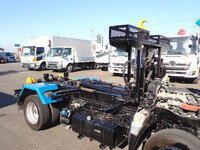 三菱ふそうキャンターコンテナ専用車小型（2t・3t）[写真19]