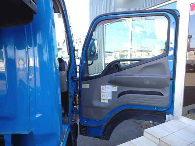 三菱ふそうキャンターコンテナ専用車小型（2t・3t）[写真26]
