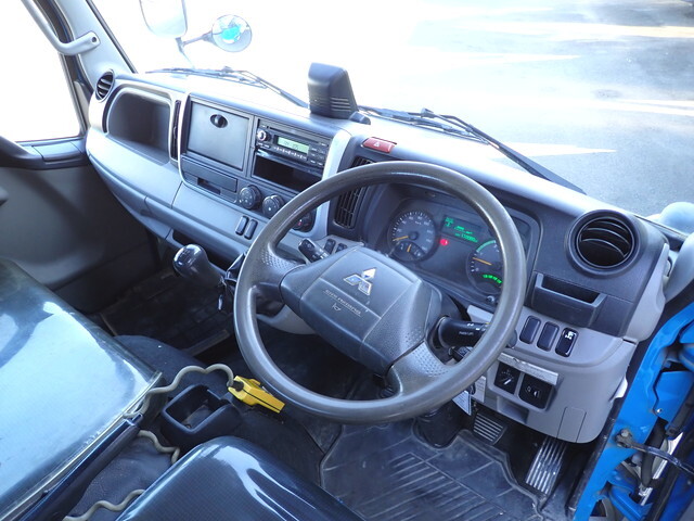 三菱ふそうキャンターコンテナ専用車小型（2t・3t）[写真28]