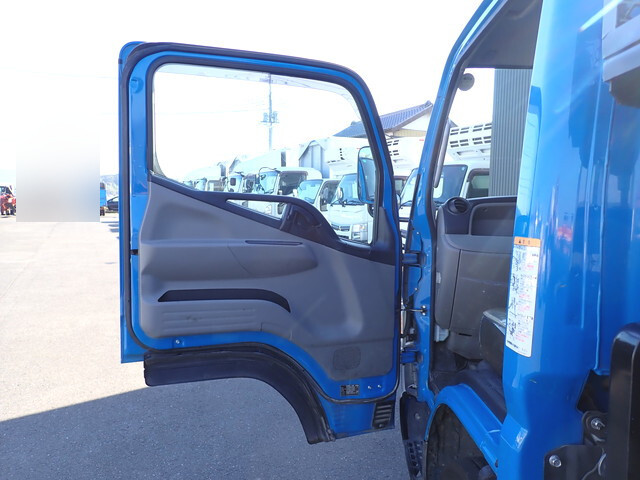三菱ふそうキャンターコンテナ専用車小型（2t・3t）[写真32]