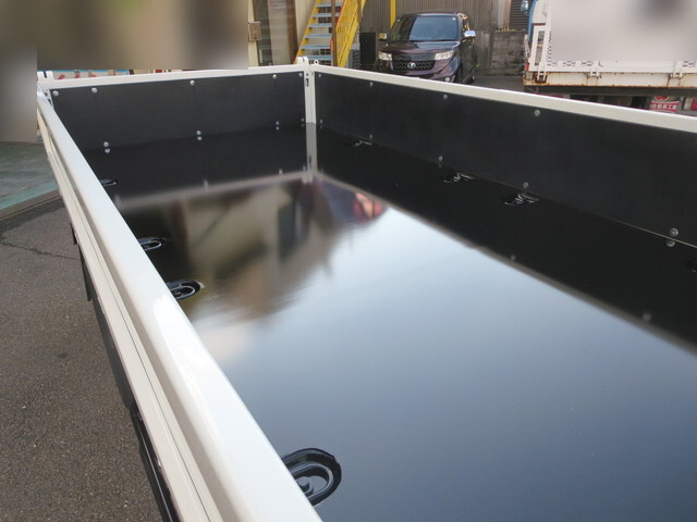 三菱キャンター平ボディ小型（2t・3t）[写真12]