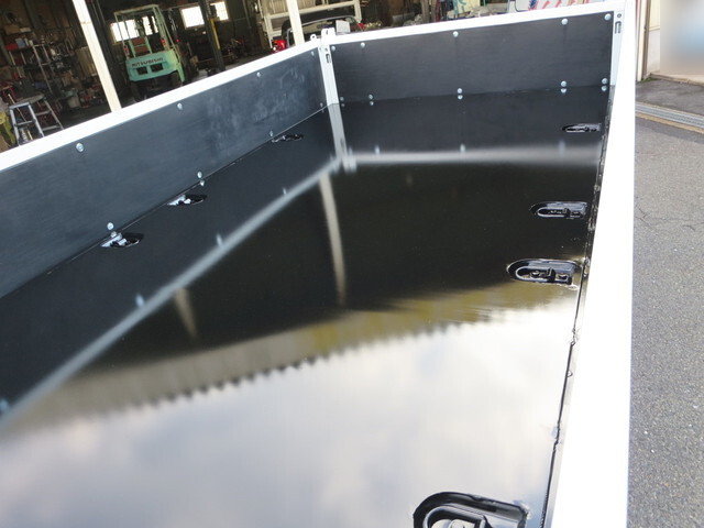 三菱キャンター平ボディ小型（2t・3t）[写真13]