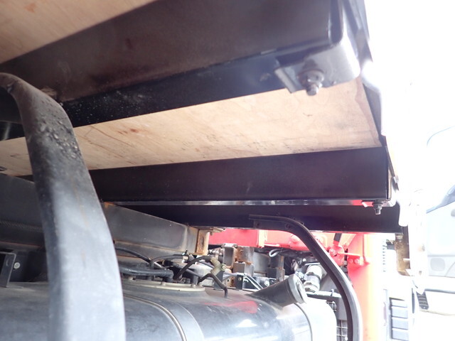 三菱ふそうキャンタークレーン4段小型（2t・3t）[写真38]