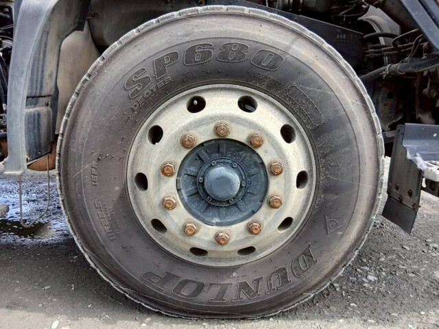 いすゞギガバルク車（粉粒体運搬車）大型（10t）[写真11]