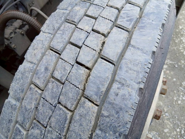 いすゞギガバルク車（粉粒体運搬車）大型（10t）[写真14]