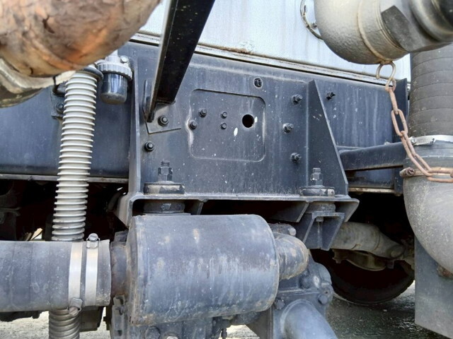 いすゞギガバルク車（粉粒体運搬車）大型（10t）[写真17]