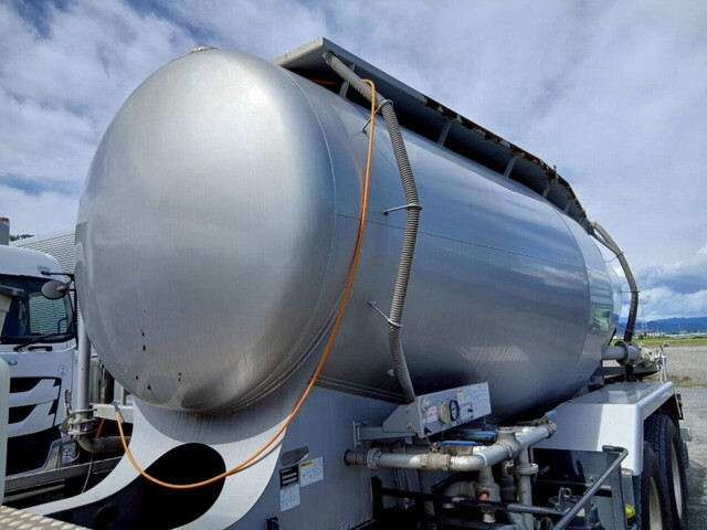 いすゞギガバルク車（粉粒体運搬車）大型（10t）[写真18]