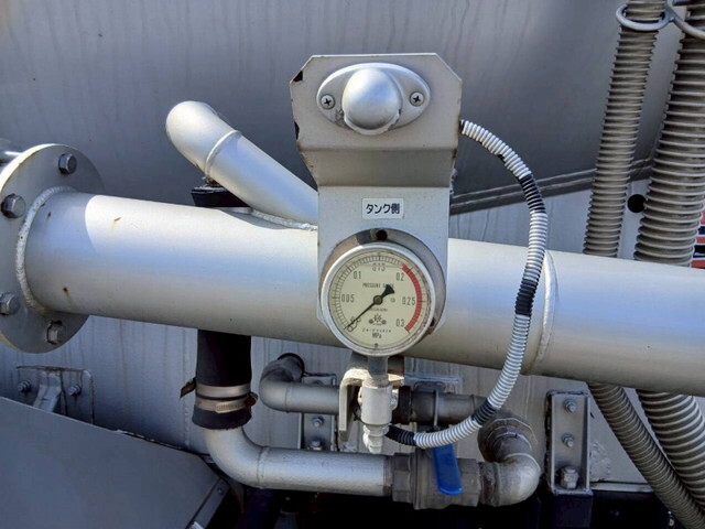 いすゞギガバルク車（粉粒体運搬車）大型（10t）[写真22]