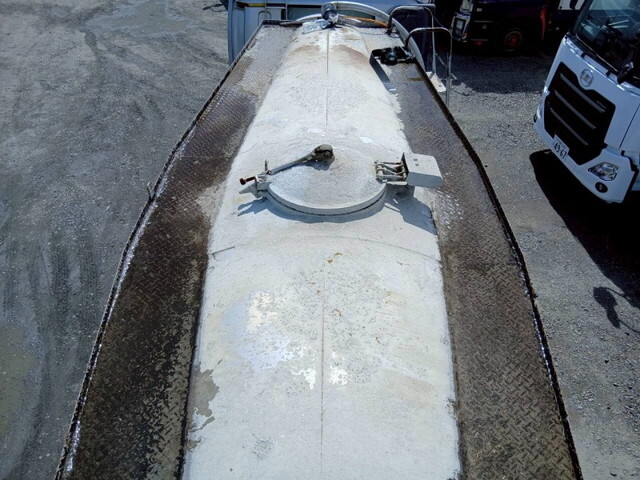 いすゞギガバルク車（粉粒体運搬車）大型（10t）[写真27]