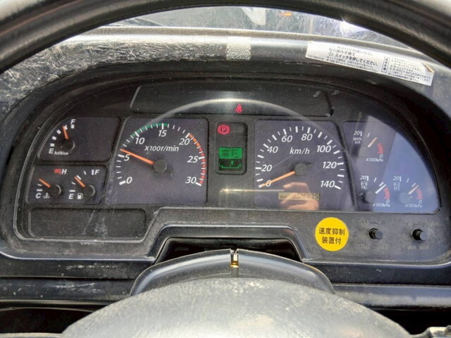 いすゞギガバルク車（粉粒体運搬車）大型（10t）[写真39]