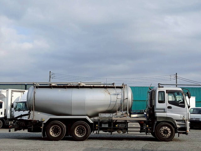いすゞギガバルク車（粉粒体運搬車）大型（10t）[写真07]